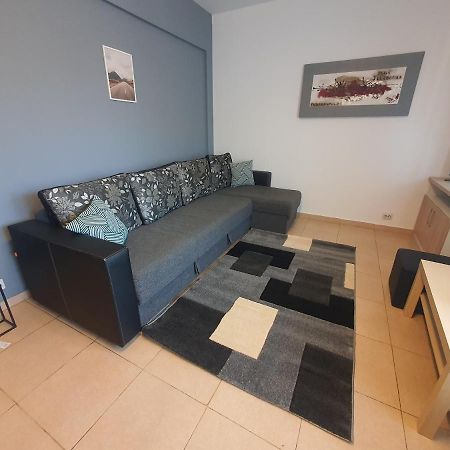 Villa Accommodation Bukares Bagian luar foto