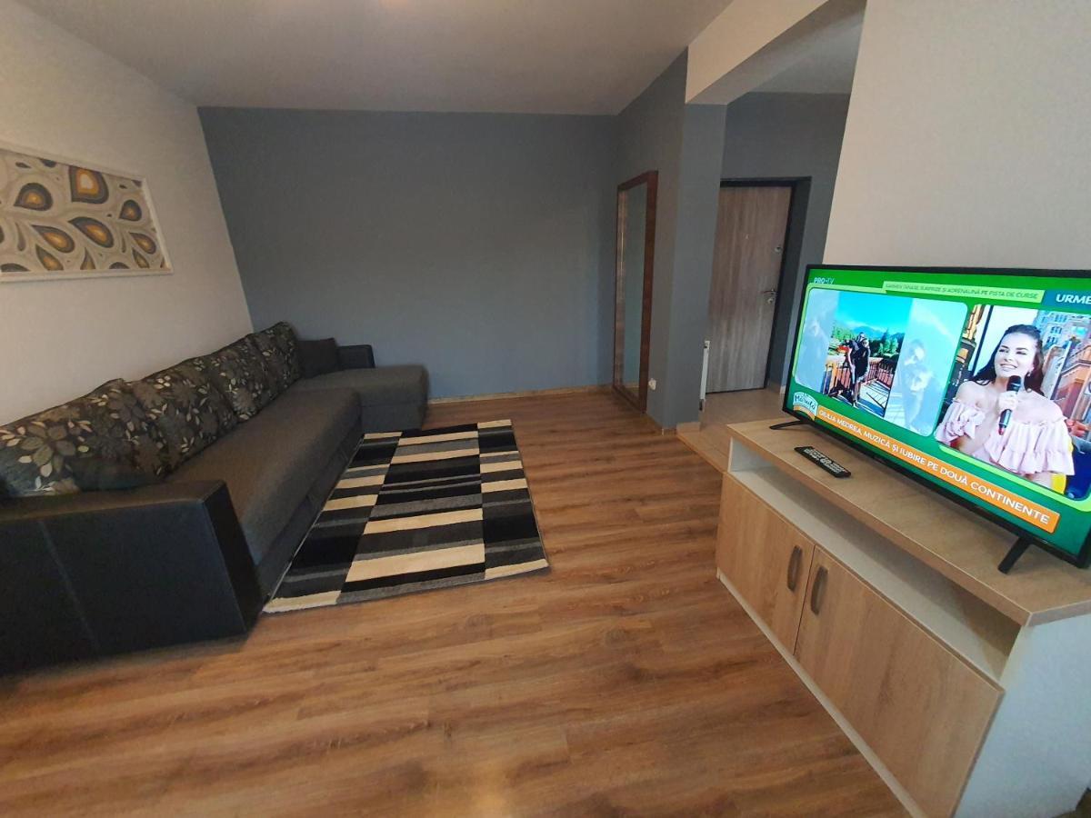 Villa Accommodation Bukares Bagian luar foto
