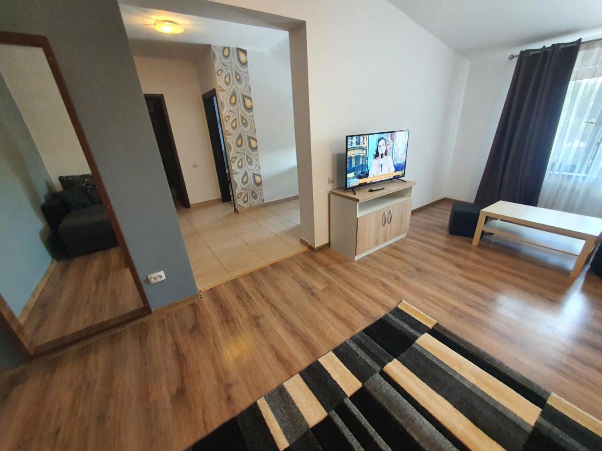 Villa Accommodation Bukares Bagian luar foto