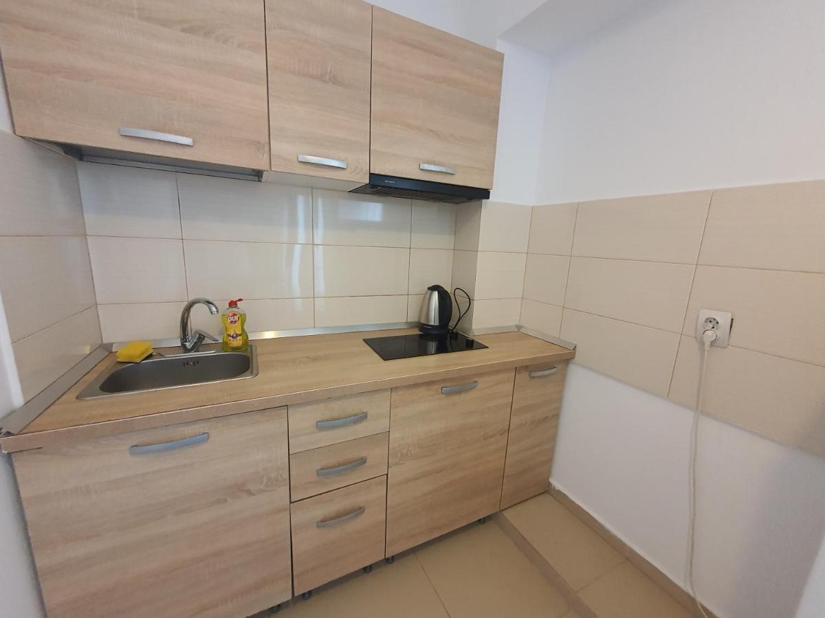 Villa Accommodation Bukares Bagian luar foto