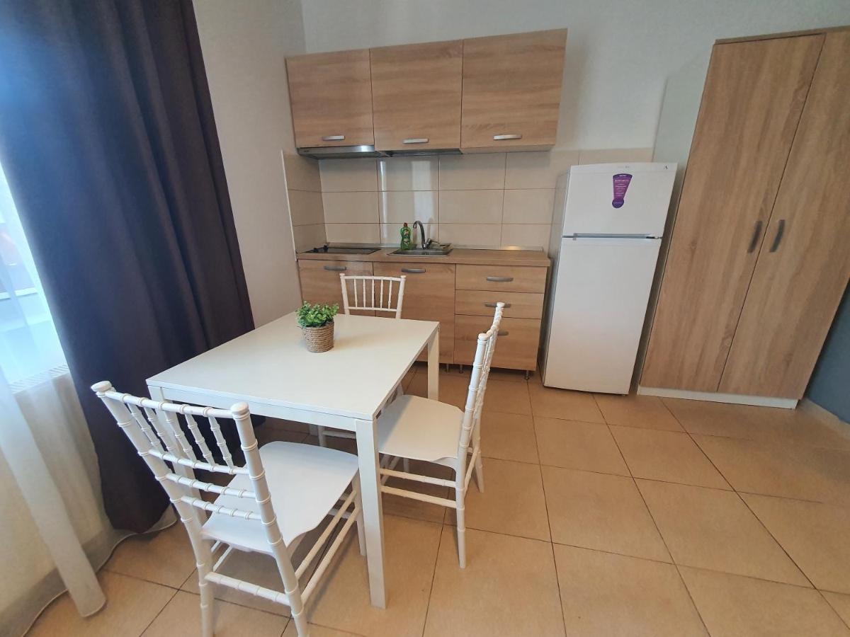 Villa Accommodation Bukares Bagian luar foto