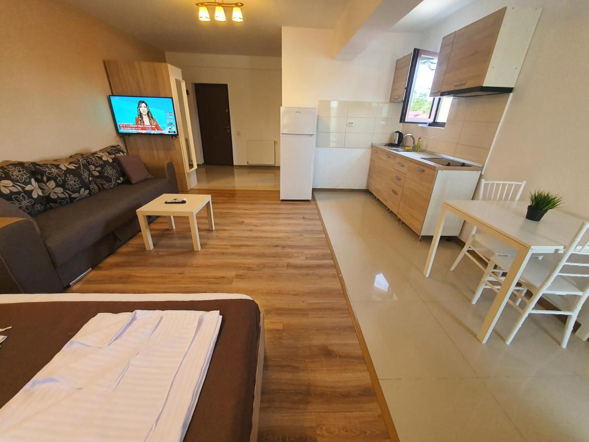 Villa Accommodation Bukares Bagian luar foto