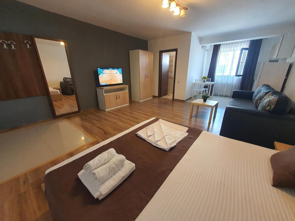 Villa Accommodation Bukares Bagian luar foto