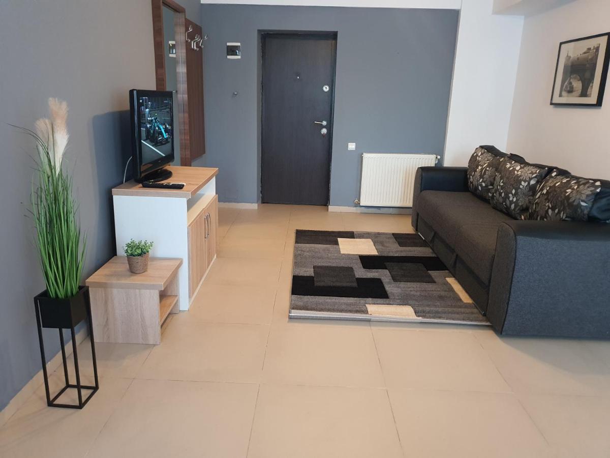 Villa Accommodation Bukares Bagian luar foto