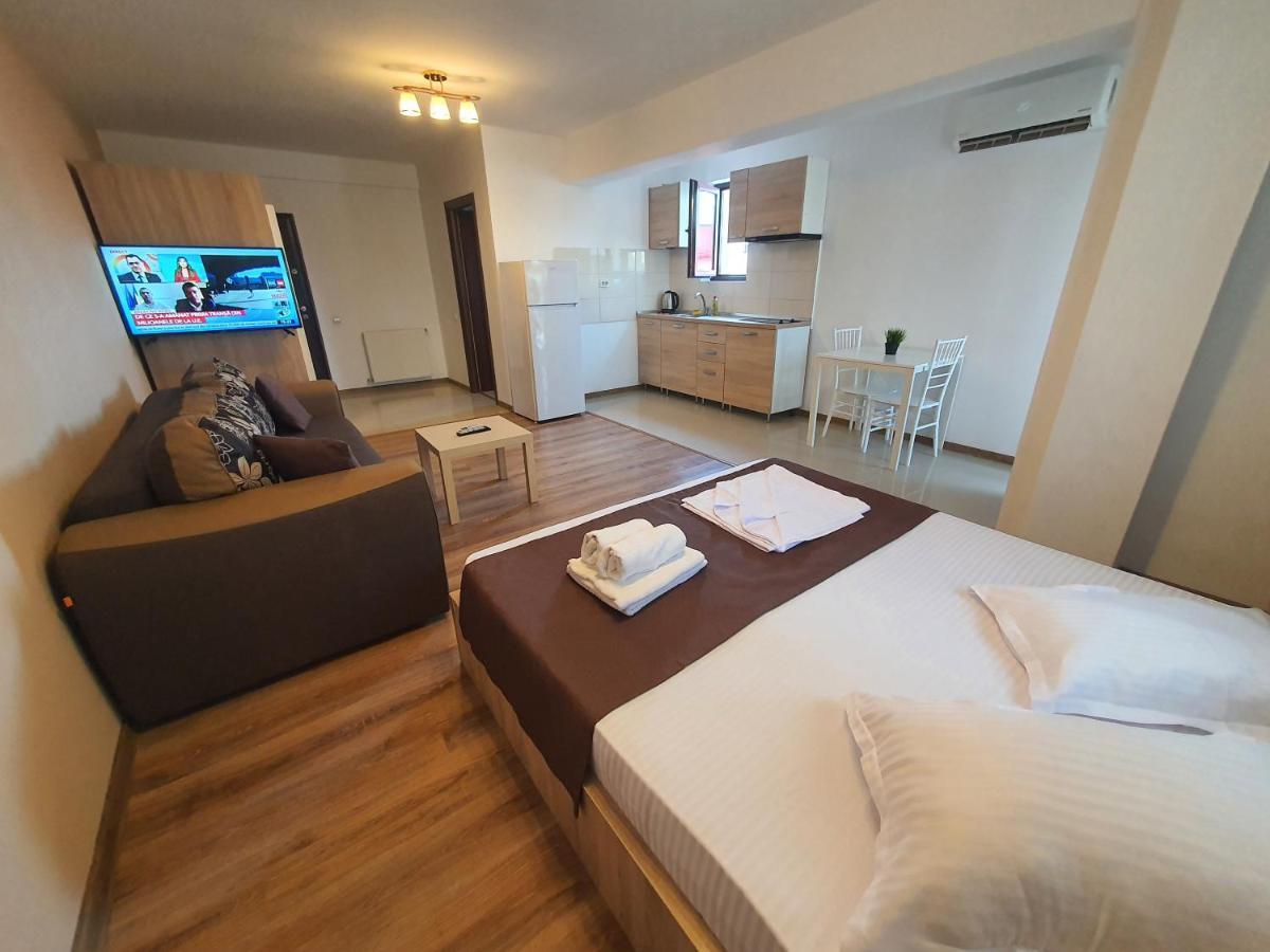 Villa Accommodation Bukares Bagian luar foto
