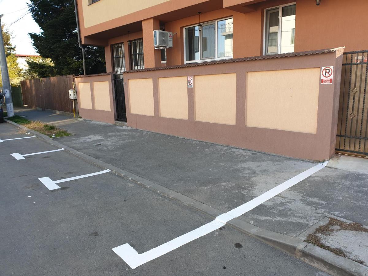 Villa Accommodation Bukares Bagian luar foto