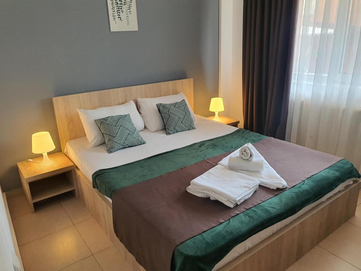 Villa Accommodation Bukares Bagian luar foto