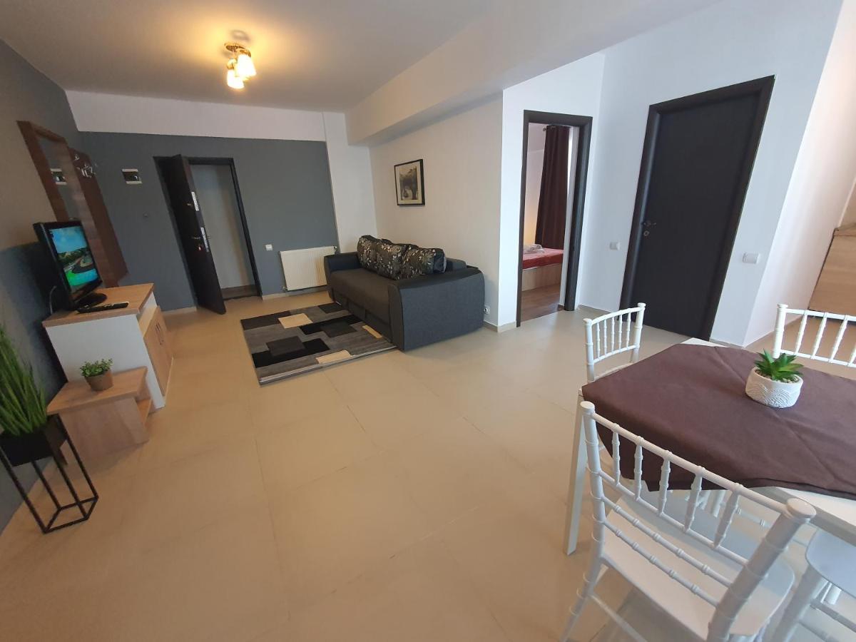 Villa Accommodation Bukares Bagian luar foto