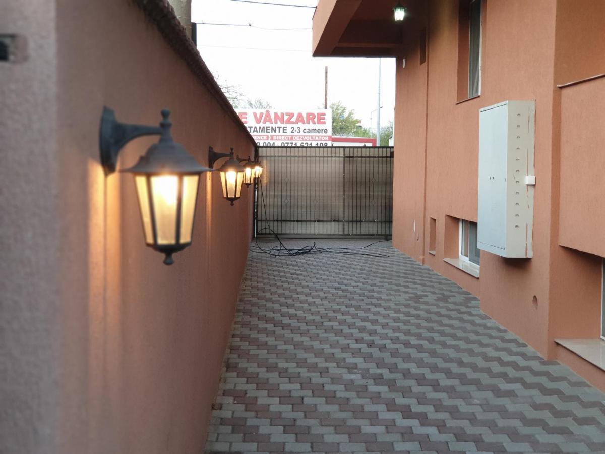 Villa Accommodation Bukares Bagian luar foto