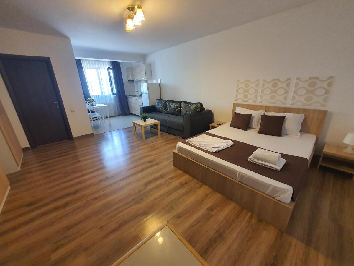 Villa Accommodation Bukares Bagian luar foto