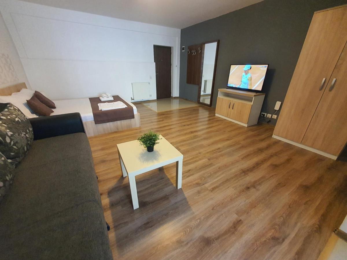 Villa Accommodation Bukares Bagian luar foto