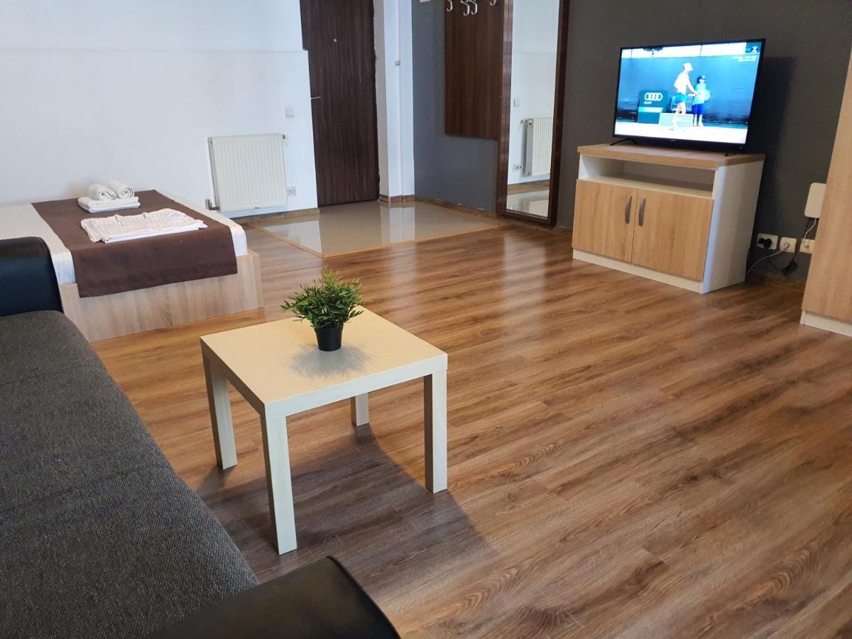 Villa Accommodation Bukares Bagian luar foto