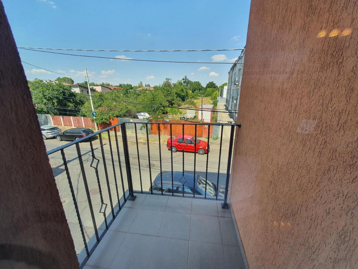 Villa Accommodation Bukares Bagian luar foto