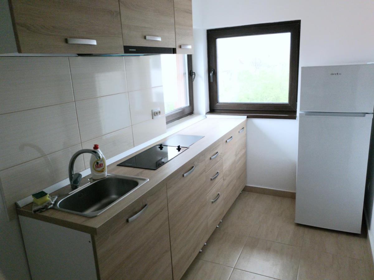 Villa Accommodation Bukares Bagian luar foto